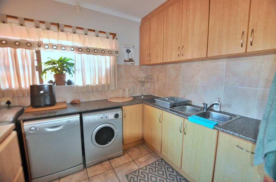 4 Bedroom Property for Sale in Fraaiuitsig Western Cape